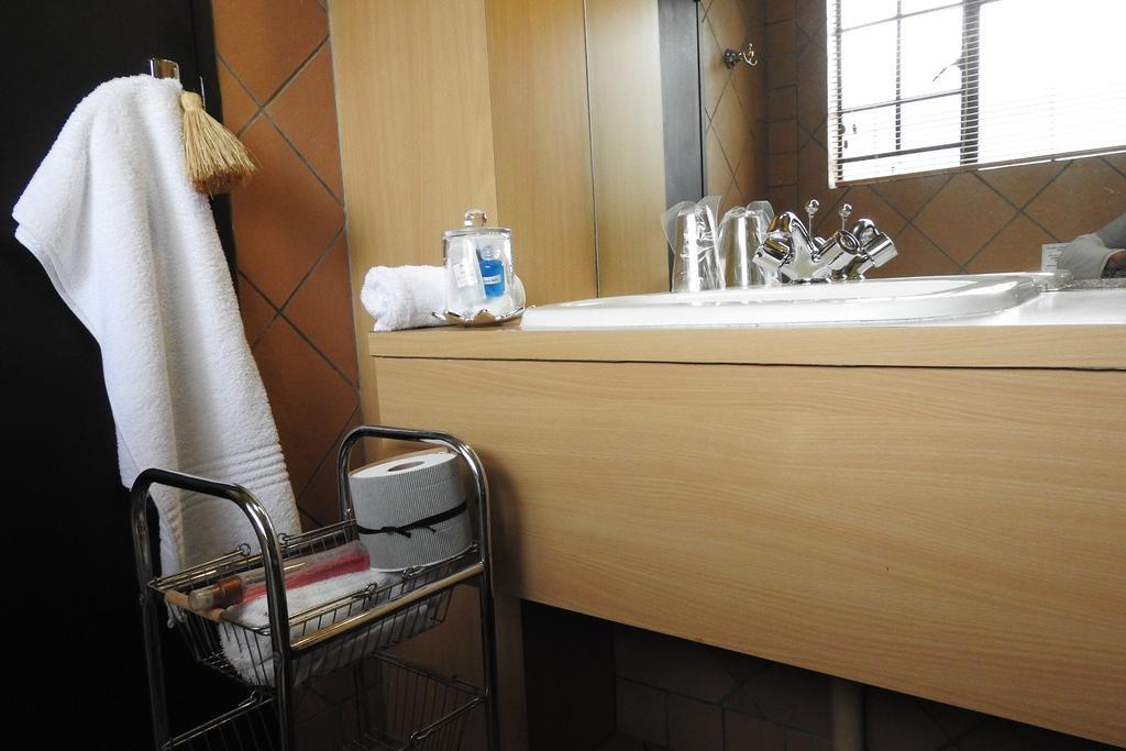 Willow Place Guest House Midrand Esterno foto